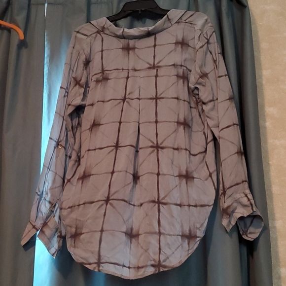 Button front blouse - Picture 2 of 3